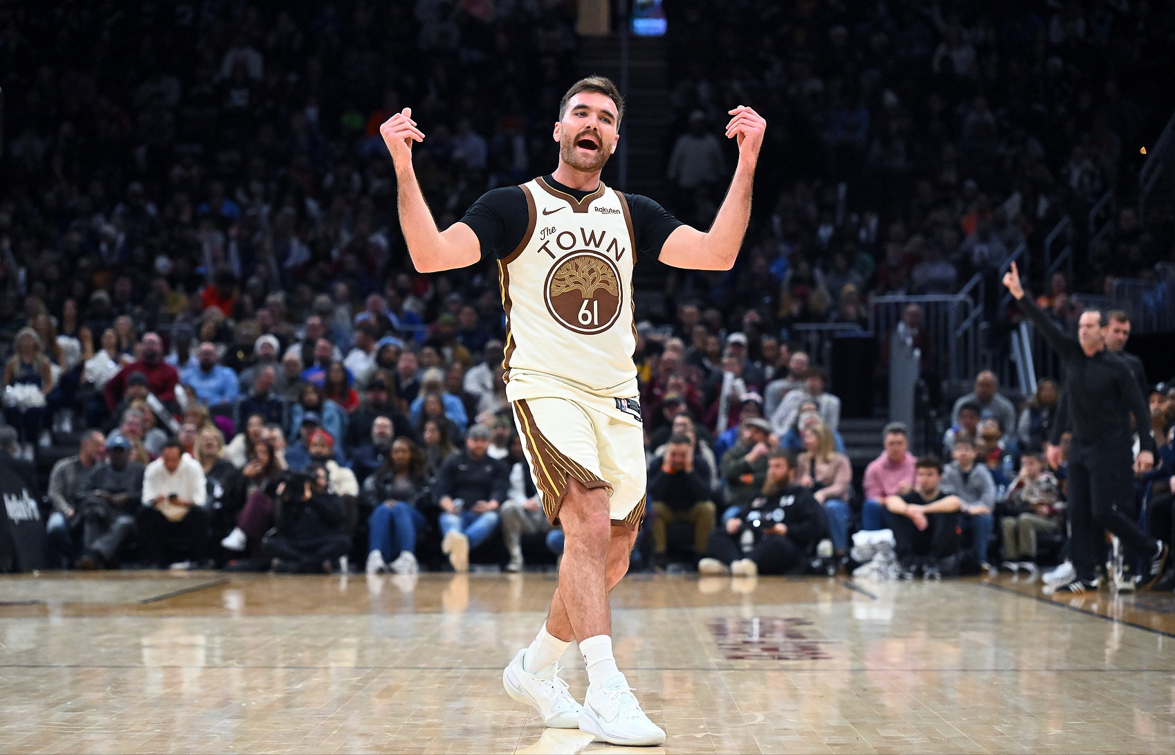 科尔新欢大有来头，不当状元做落选秀，上赛季路人这赛季成大腿