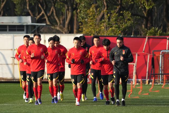 国足内部PK赛后恢复训练 吴曦等六国脚因伤休整