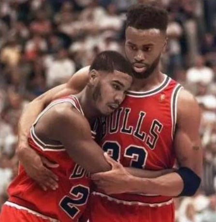 天天盈球即时比分直播-阿里纳斯谈塔图姆复出：乔丹退役后 皮蓬也曾独自带队成二号种子