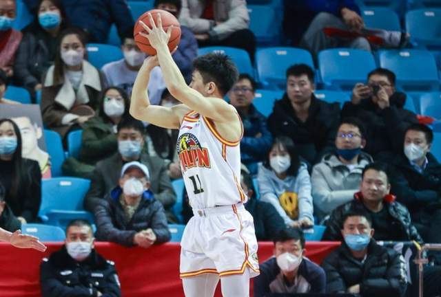 天天盈球网-32分+6记三分！失意国手砍分能力不输小外援，郭士强该重点考察了