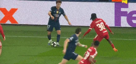 天天盈球足球比分-K77接应内维斯直塞，过门将打进空门，巴黎2-0利物浦